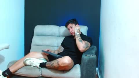 Snapshot of justinfuller_31 chatting on July 10, 5:34 am justinfuller_31 online show from July 10, 5:34 am