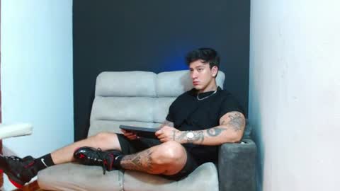 Snapshot of justinfuller_31 chatting on August 5, 6:44 pm justinfuller_31 online show from August 5, 6:44 pm