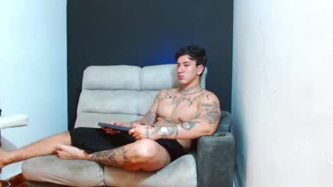 Snapshot of justinfuller_31 chatting on August 6, 6:48 am justinfuller_31 online show from August 6, 6:48 am