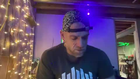 Snapshot of justinmoore1987 chatting on December 11, 8:47 am justinmoore1987 online show from December 11, 8:47 am