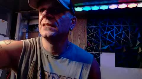 Snapshot of justinmoore1987 chatting on June 3, 6:27 am justinmoore1987 online show from June 3, 6:27 am