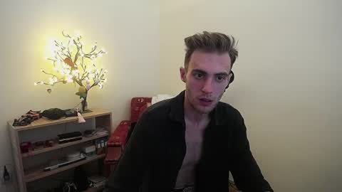 Snapshot of justinnordick chatting on June 30, 6:25 am Hologram Guy online show from June 30, 6:25 am