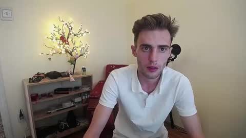 Snapshot of justinnordick chatting on July 1, 12:51 pm Hologram Guy online show from July 1, 12:51 pm