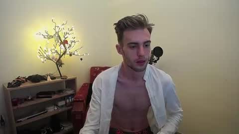 Snapshot of justinnordick chatting on July 5, 6:20 am Hologram Guy online show from July 5, 6:20 am