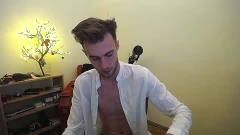 Snapshot of justinnordick chatting on July 8, 7:13 am Hologram Guy online show from July 8, 7:13 am