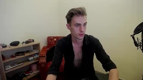 Snapshot of justinnordick chatting on August 2, 9:19 am Hologram Guy online show from August 2, 9:19 am