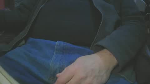 Snapshot of justme39057 chatting on December 1, 7:03 pm Justme39057 online show from December 1, 7:03 pm