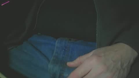 Snapshot of justme39057 chatting on December 21, 3:25 am Justme39057 online show from December 21, 3:25 am