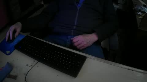 Snapshot of justme39057 chatting on March 9, 12:31 am Justme39057 online show from March 9, 12:31 am