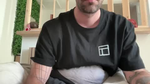 Snapshot of justmeandyou00 chatting on February 13, 11:17 am justmeandyou00 online show from February 13, 11:17 am