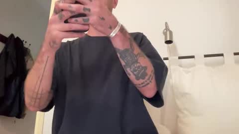 Snapshot of justmeandyou00 chatting on November 7, 9:53 am justmeandyou00 online show from November 7, 9:53 am