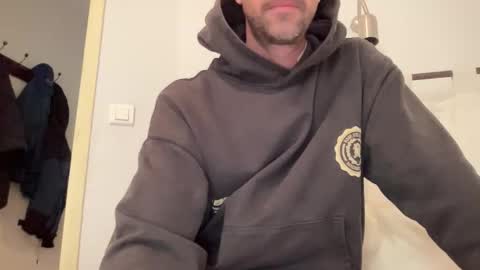 Snapshot of justmeandyou00 chatting on November 11, 10:37 am justmeandyou00 online show from November 11, 10:37 am