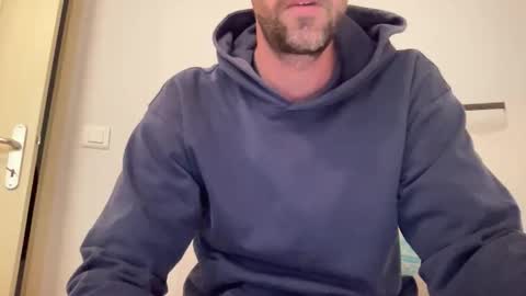 Snapshot of justmeandyou00 chatting on December 1, 1:27 pm justmeandyou00 online show from December 1, 1:27 pm