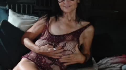 Snapshot of justmebev19591234 chatting on November 12, 11:21 am Bev aka Diamond online show from November 12, 11:21 am