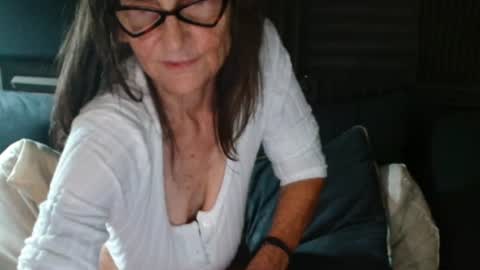 Snapshot of justmebev19591234 chatting on June 18, 9:14 am Bev aka Diamond online show from June 18, 9:14 am