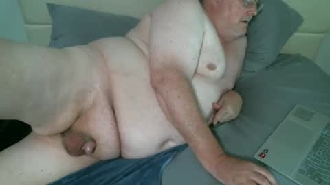 Snapshot of justmedm64 chatting on April 13, 2:39 am justmedm64 online show from April 13, 2:39 am