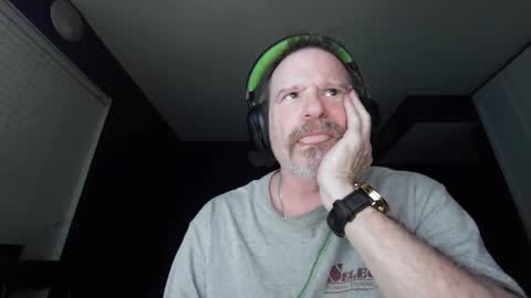 Snapshot of justmetool chatting on April 15, 5:58 am Tool online show from April 15, 5:58 am