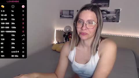 Julie online show from September 11, 4:12 am