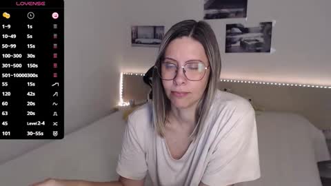 Julie online show from October 16, 4:13 am