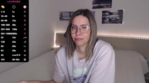 Julie online show from October 20, 3:51 am