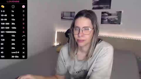 Julie online show from November 26, 5:08 am