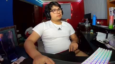 Snapshot of justsky117 chatting on March 9, 3:01 am justsky117 online show from March 9, 3:01 am