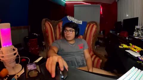 Snapshot of justsky117 chatting on December 20, 1:02 am justsky117 online show from December 20, 1:02 am