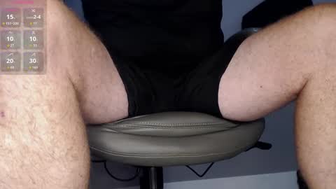 Snapshot of justuraveragedaddy chatting on October 6, 3:31 pm justuraveragebater online show from October 6, 3:31 pm