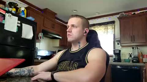 Snapshot of justus0624 chatting on June 19, 10:46 pm justus0624 online show from June 19, 10:46 pm