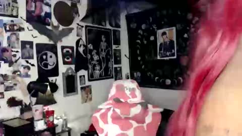 Snapshot of k1m08 chatting on June 9, 2:34 am Aki Kim online show from June 9, 2:34 am