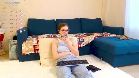 Snapshot of k1tty_cute chatting on December 10, 5:39 am KITTY AND NICK Broadcast start time 10 am and 10 pm Moscow time online show from December 10, 5:39 am