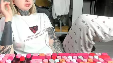 Alice online show from April 22, 2:07 pm