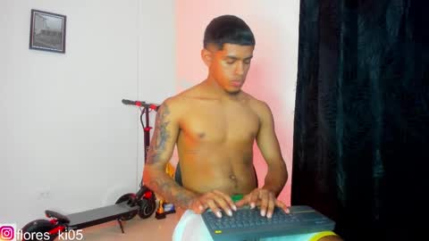 k_florez online show from December 19, 2:29 am