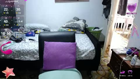 Snapshot of kaarlaa_ chatting on June 7, 4:44 pm Karla online show from June 7, 4:44 pm