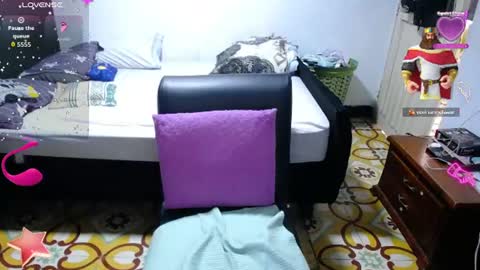 Snapshot of kaarlaa_ chatting on June 17, 6:20 pm Karla online show from June 17, 6:20 pm