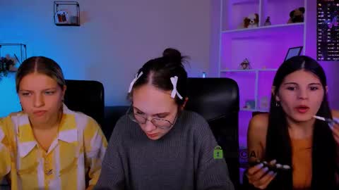 Snapshot of kaela_spell_ chatting on November 18, 8:57 pm kaela_spell_ online show from November 18, 8:57 pm