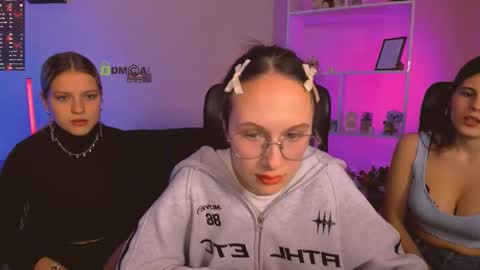 Snapshot of kaela_spell_ chatting on November 25, 8:31 pm kaela_spell_ online show from November 25, 8:31 pm