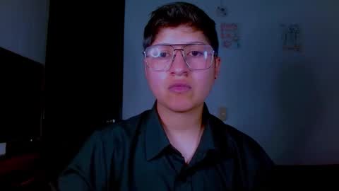 Snapshot of kai_rayder chatting on November 17, 10:37 pm Kai online show from November 17, 10:37 pm