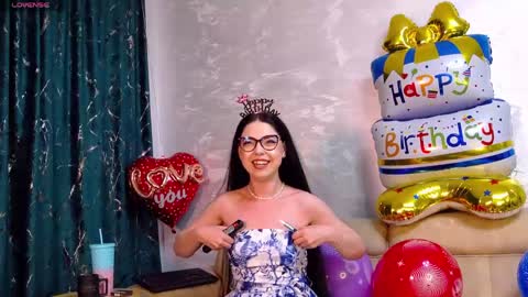 Snapshot of kailalewis chatting on May 29, 5:44 pm Kaila Lewis online show from May 29, 5:44 pm
