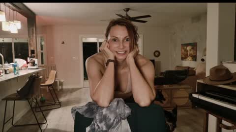 Snapshot of kaileeshy chatting on December 18, 4:07 am Kailee Smile online show from December 18, 4:07 am