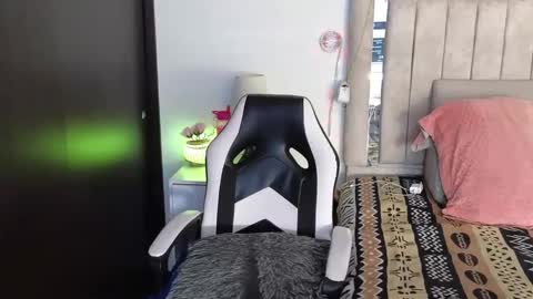 kaily jonness online show from January 8, 5:59 pm