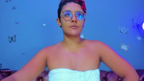 kaira_mosse_ online show from April 28, 11:59 am