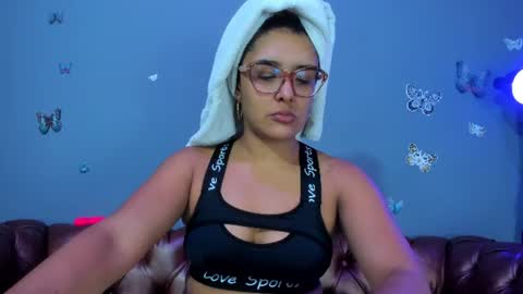 kaira_mosse_ online show from June 10, 11:53 am