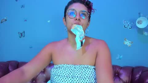 Snapshot of kaira_mosse_ chatting on July 31, 11:53 am kaira_mosse_ online show from July 31, 11:53 am