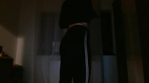 Snapshot of kairaember chatting on December 16, 9:42 pm Kaira Ember online show from December 16, 9:42 pm