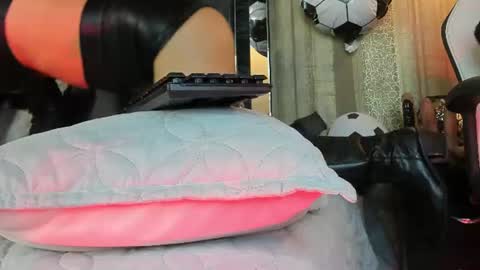 Snapshot of kairy4x chatting on June 13, 7:01 pm Kairy online show from June 13, 7:01 pm
