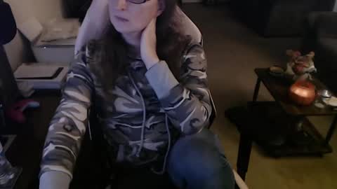 Snapshot of kait331 chatting on October 31, 1:17 am Camprincess331 online show from October 31, 1:17 am