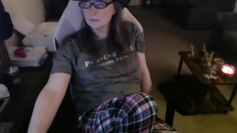 Snapshot of kait331 chatting on May 6, 1:25 am Camprincess331 online show from May 6, 1:25 am