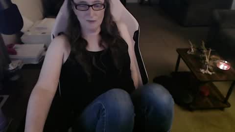 Snapshot of kait331 chatting on June 5, 1:23 am Camprincess331 online show from June 5, 1:23 am