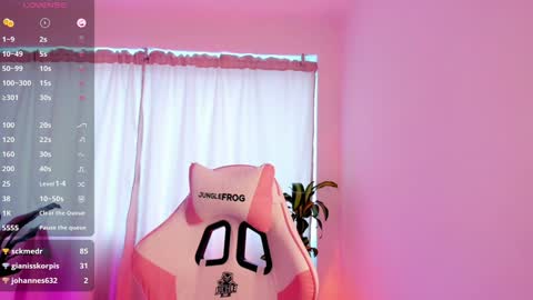 Snapshot of kali_ka chatting on February 8, 4:36 pm Kali Ka Please help me with your thumbs up its important dont forget my birthday on October 26 online show from February 8, 4:36 pm